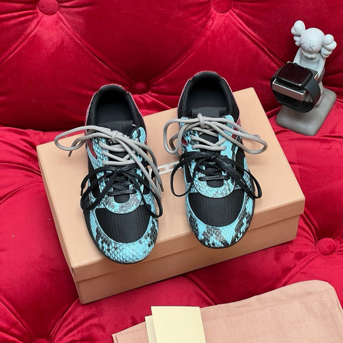 Color-matched Dezhun women's shoes