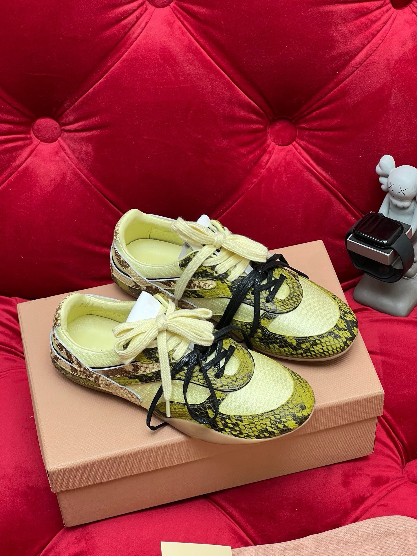 Color-matched Dezhun women's shoes