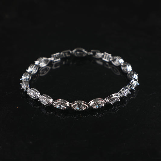 Simple and elegant zircon bracelet