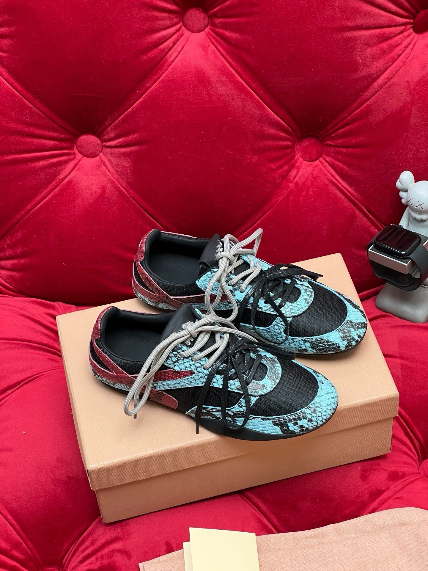 Color-matched Dezhun women's shoes